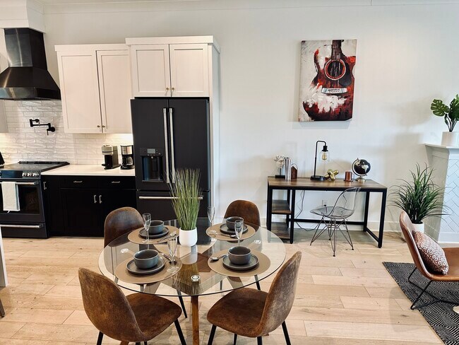 Building Photo - 704 Inspiration Blvd