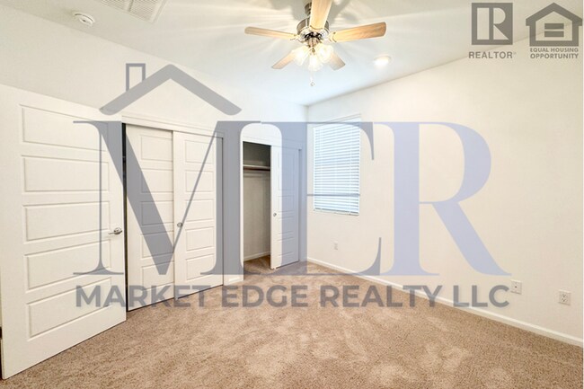 Building Photo - 4Bed/4Bath House w/2 Car Gar in Tucson! $1...