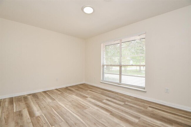 Building Photo - 162 Bluebonnet St