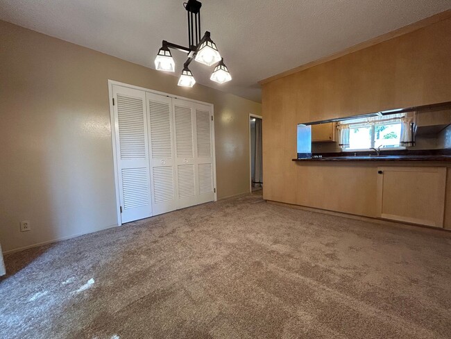 Building Photo - Nice Single Level Home with Attached Garag...