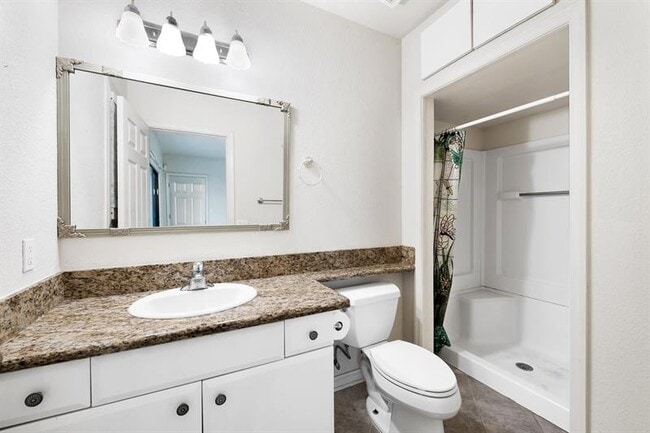 Building Photo - 1260 N Riverside Dr