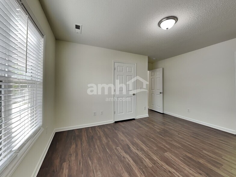 Building Photo - 150 Exeter Ct