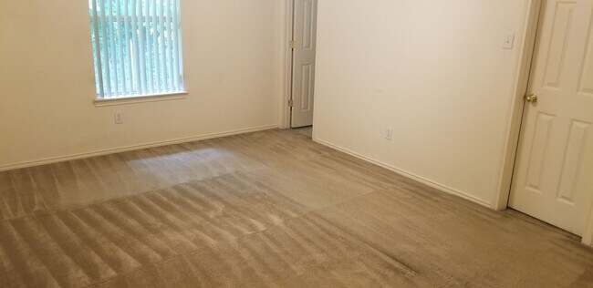 Building Photo - 2305 Upland Bend Dr