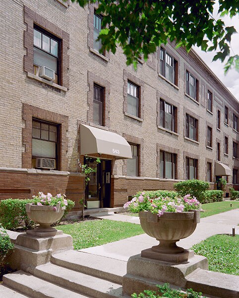 Building Image - 543-553 W. Wellington