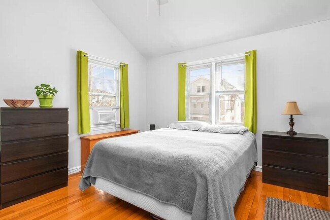 Building Photo - 248 Spruce St