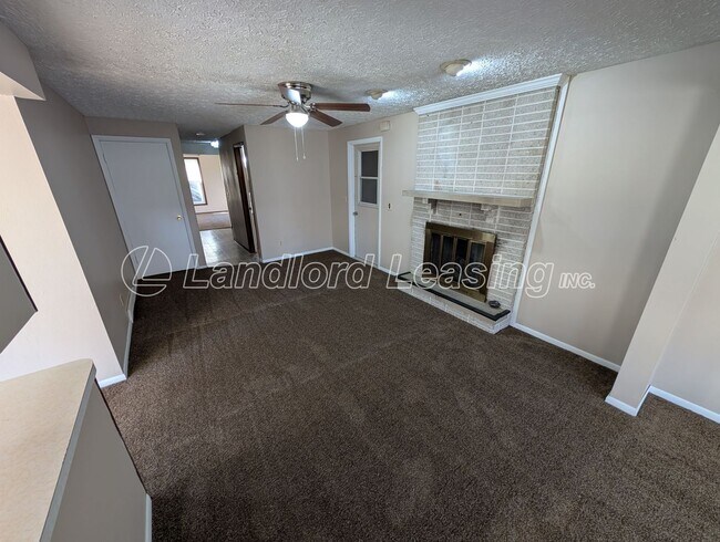 Building Photo - Spacious 4-Bedroom Colonial on Beautiful W...