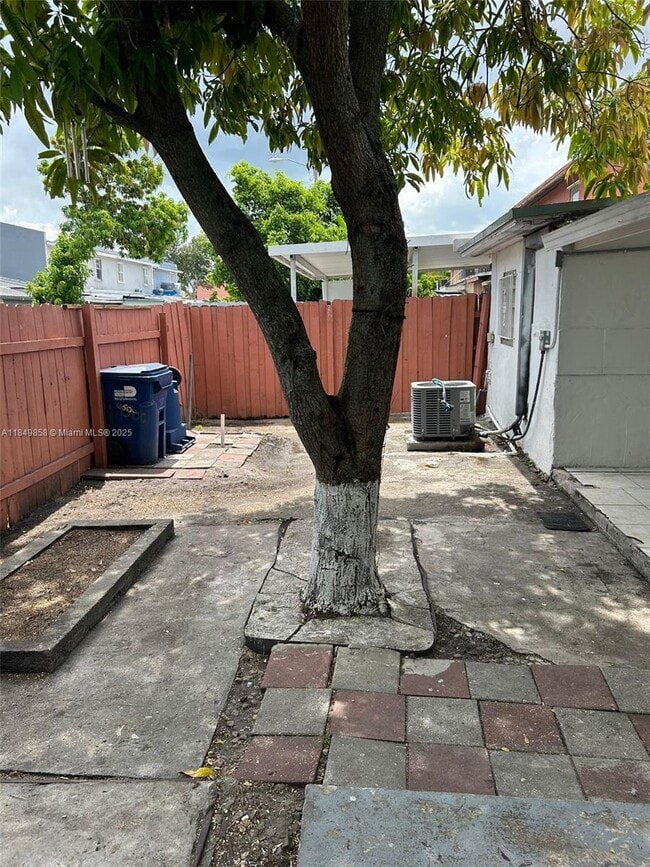 Primary Photo - 4500 NW 195th St