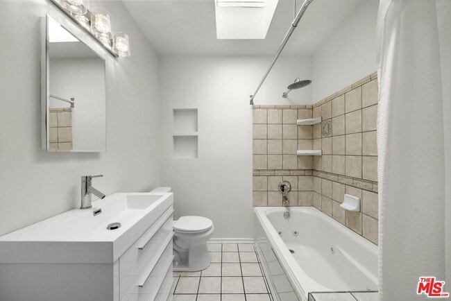 Building Photo - 923 W Orange Grove Ave