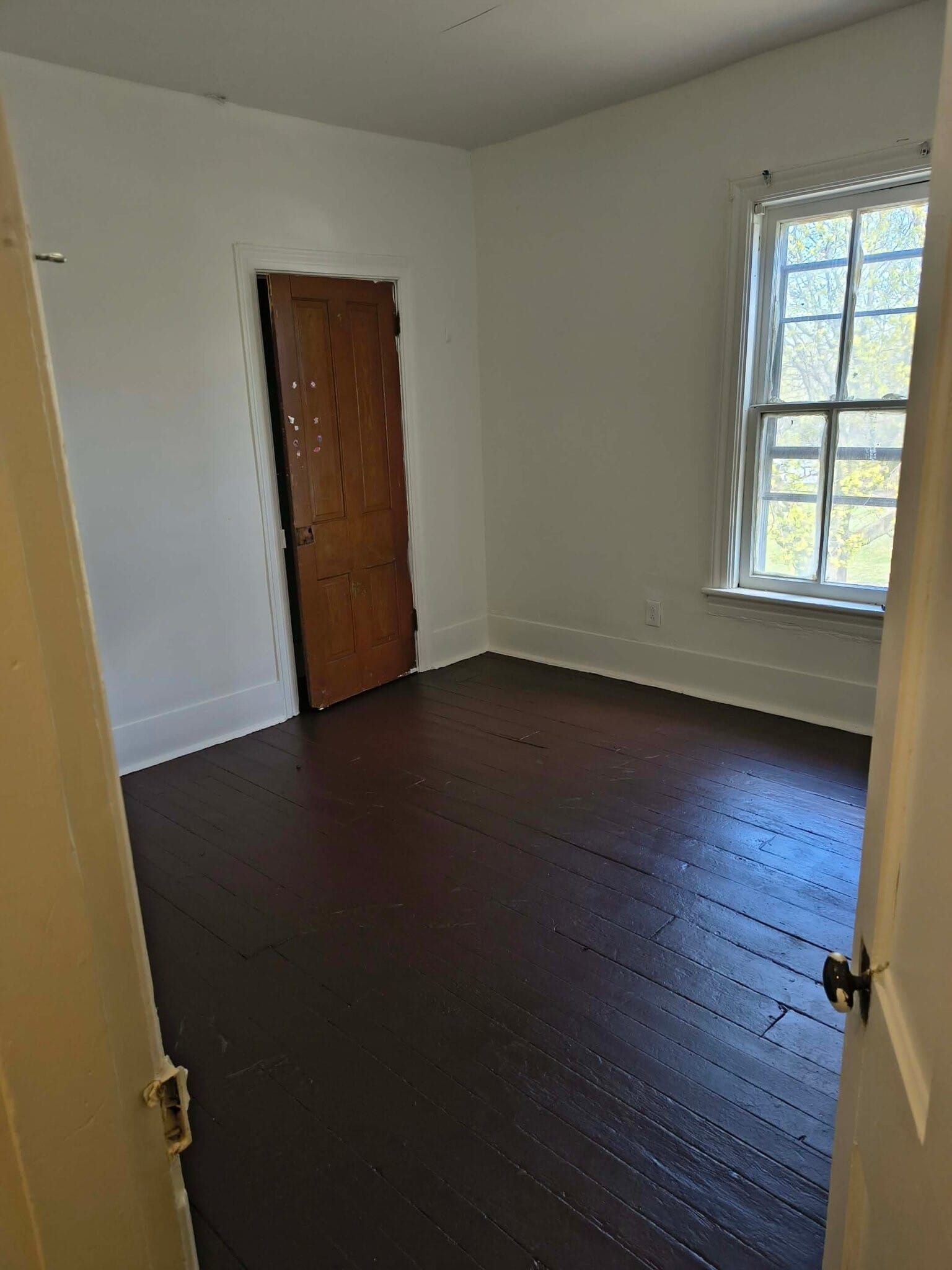 Building Photo - 225 E 5th Ave