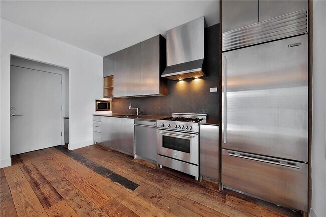 Building Photo - 230 W 25th St