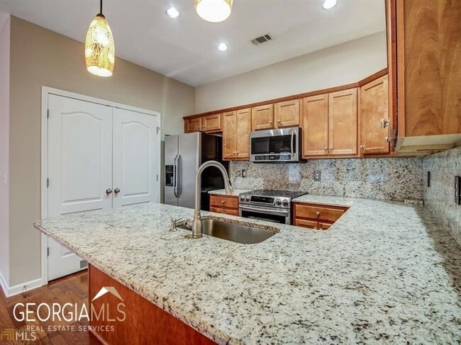 Building Photo - 54 Medallion Park