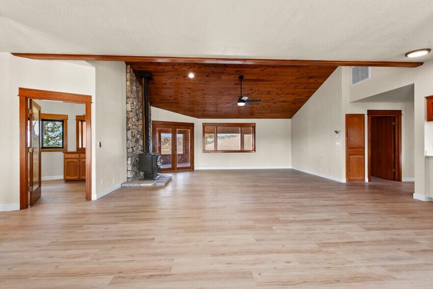 Building Photo - 8850 Rocky Canyon Rd