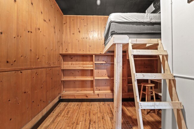 Building Photo - 136 Court St