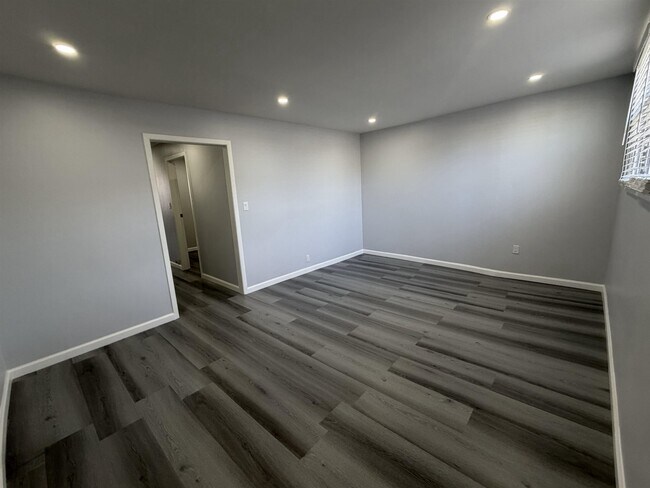 Building Photo - 528 John F. Kennedy Blvd