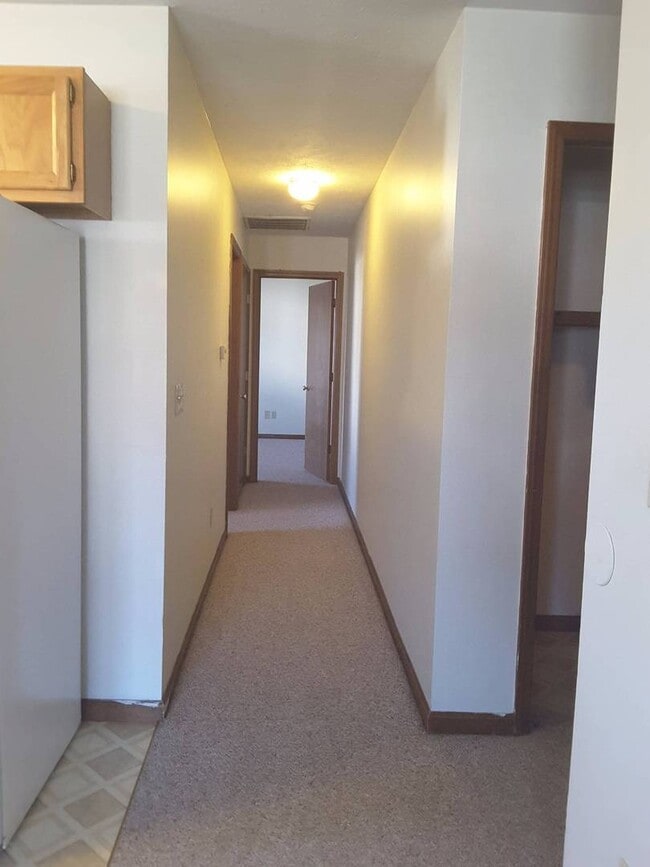 Building Photo - 213 Stonewall Ct