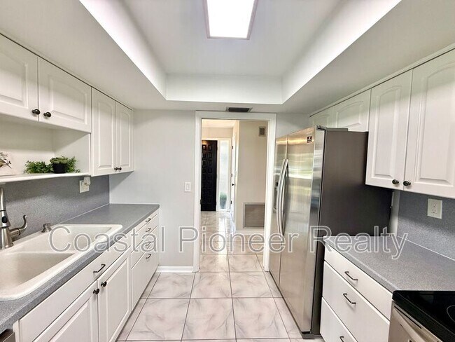 Building Photo - 14903 Imperial Point Dr N