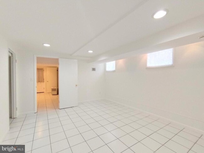 Building Photo - 8835 Tuckerman Ln