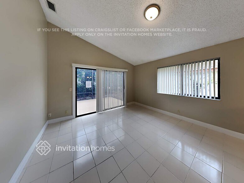 Building Photo - 4036 NW 5th Dr