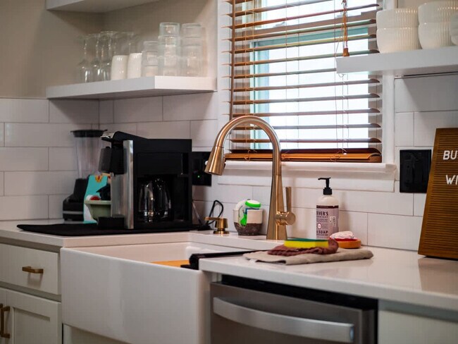 Building Photo - 291 Hunter Ave