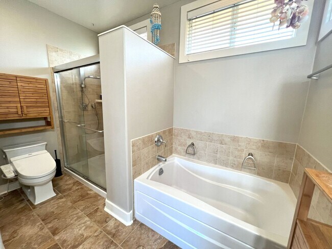 Building Photo - Haleaka Single Family 4 bedroom 3 bedroom ...