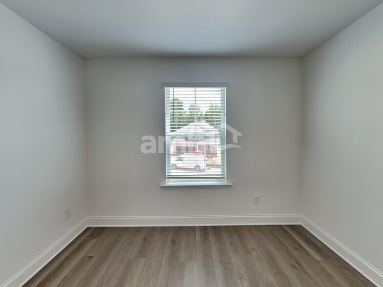 Building Photo - 1112 Livengood Wy