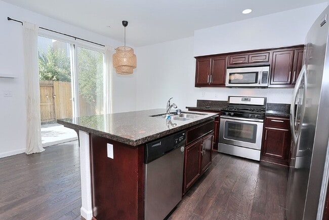 Building Photo - High Demand Park Place Home for Rent!