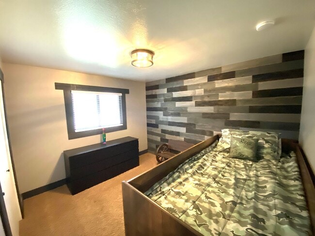 Building Photo - Beautiful Upgraded house in Santaquin