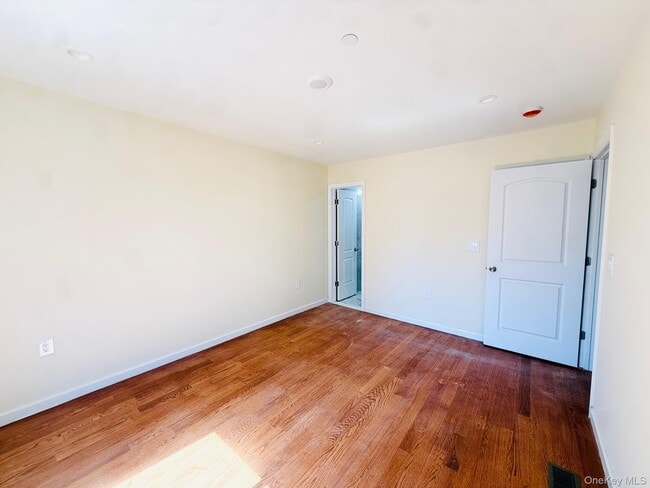 Building Photo - 139-18 Lakewood Ave