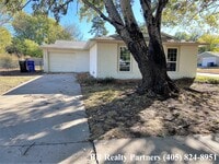 Building Photo - 429 S Gum Ave