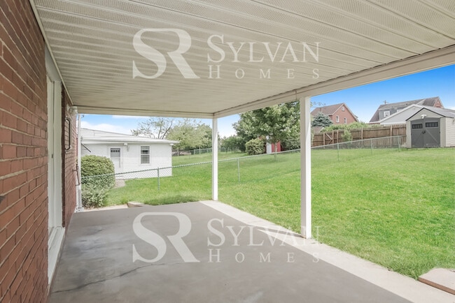 Building Photo - Carve Out a Great Life Here!