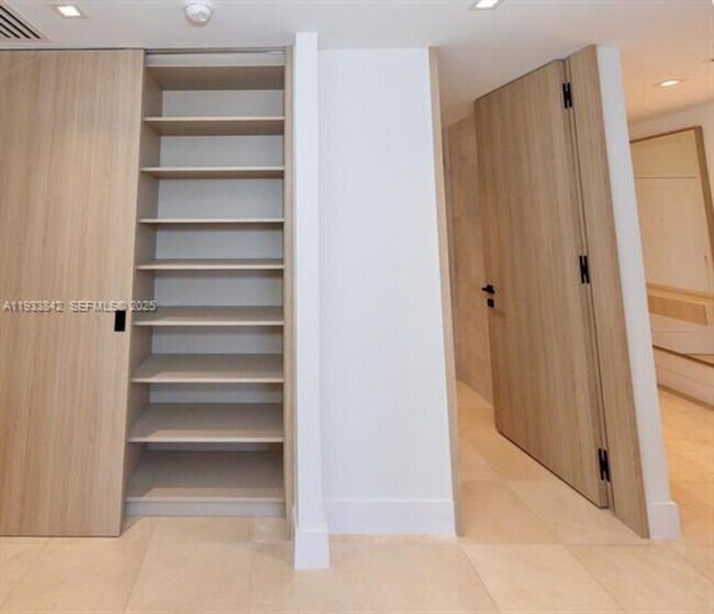 Building Photo - 251 Crandon Blvd