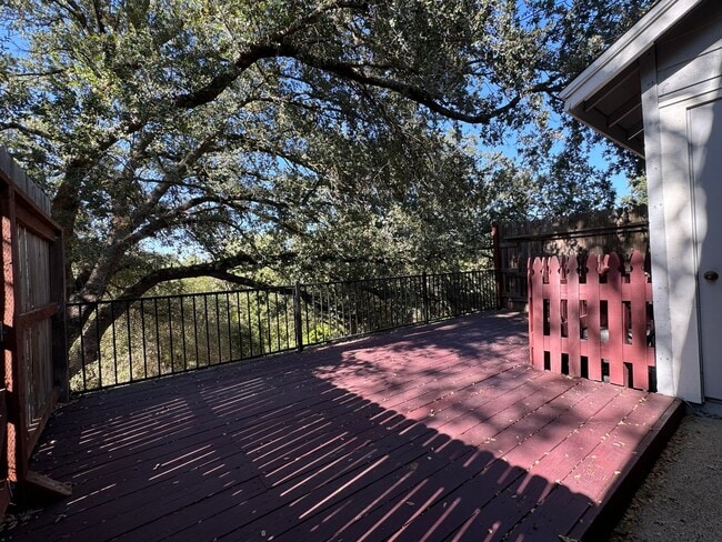 Building Photo - Nicely updated condo in Cirby Woods III