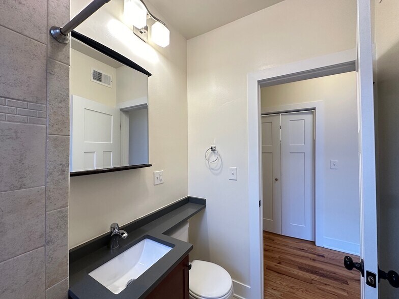 Building Photo - 435 Park Ave