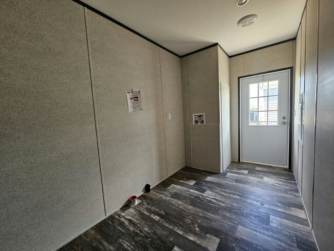 Building Photo - 16821 Oak Leaf Ct