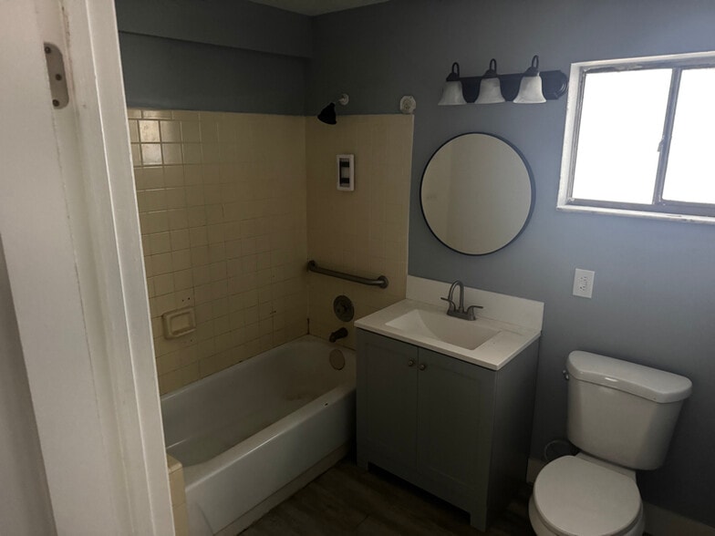 Building Photo - 1450 E Gibson St