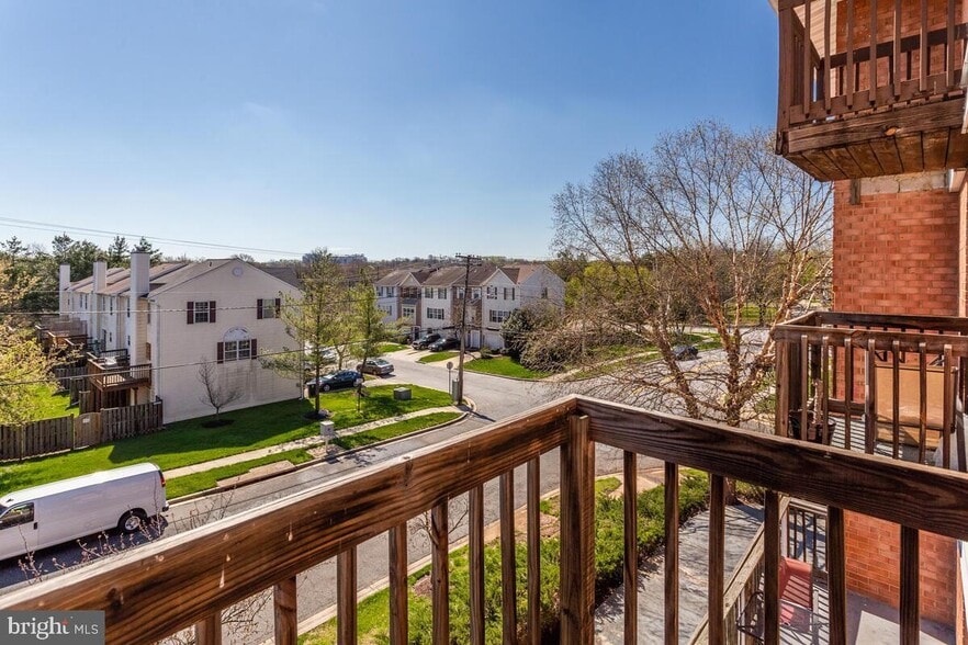 Building Photo - 2500 Markham Ln