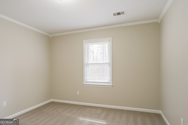 Building Photo - 2440 Hillboro Cir S W