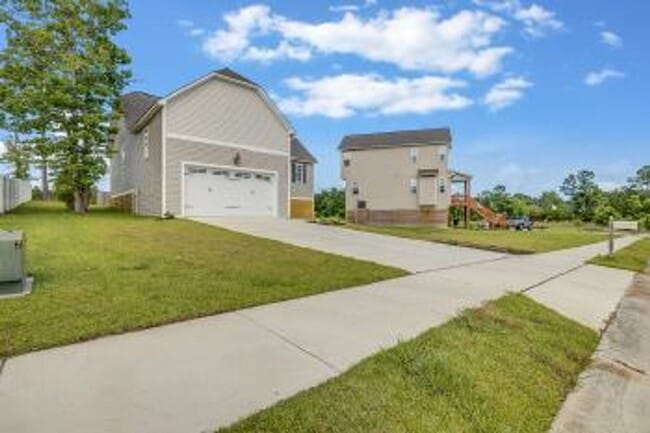 Building Photo - Creekside at Aragona Village