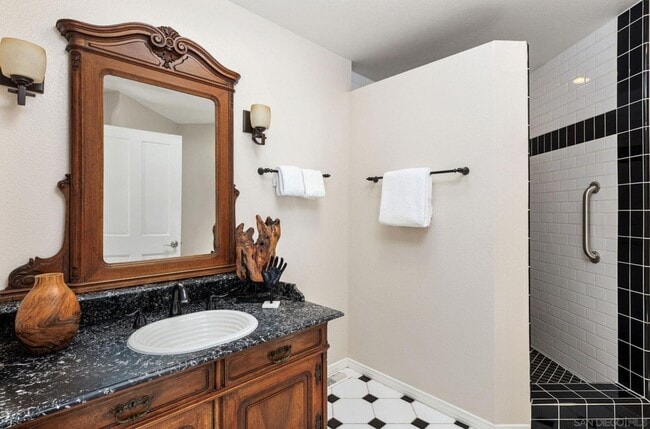 Building Photo - Spacious 4-Bedroom Home with Pool, Panoramic Views, and Solar on 1.5 Acres