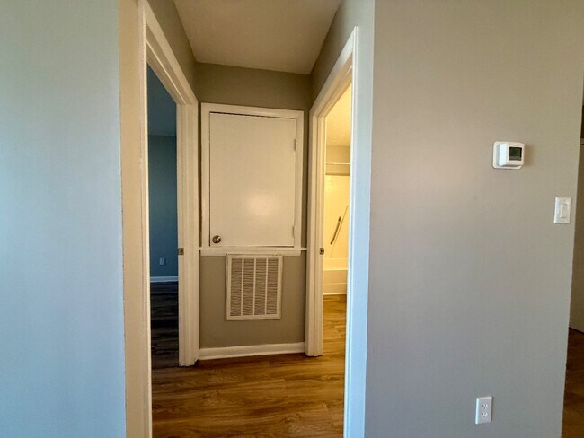 Building Photo - 1128 Southwood Dr