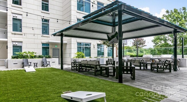 Building Photo - 4425 Sharon Rd