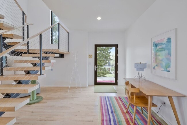 Building Photo - Custom-Built 4 Bed/ 2 Full + 2 Half Bath Modern Home at the base of Love Circle, Fully Furnished,...