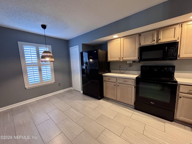 Building Photo - 7866 Aquarius Cir S