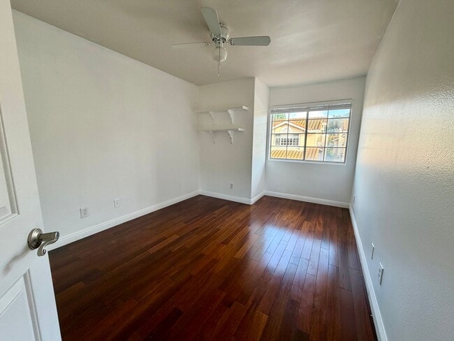 Building Photo - Beautiful 3 bed 2.5 bath home in Oak Park!