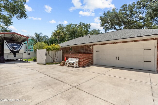 Building Photo - 6656 Rivercrest Dr