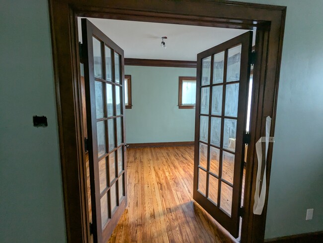Building Photo - 505 W Green St