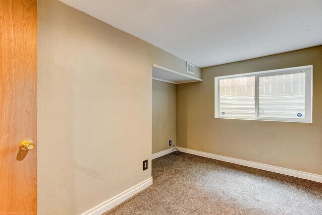 Building Photo - Stunning 3 Bed, 1 Bath Home on South Hill!