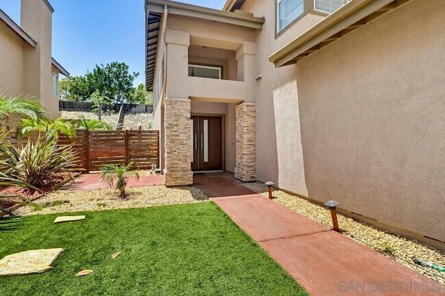 Building Photo - 561 Bayona Loop