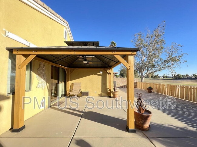 Building Photo - 2549 Country Club Dr