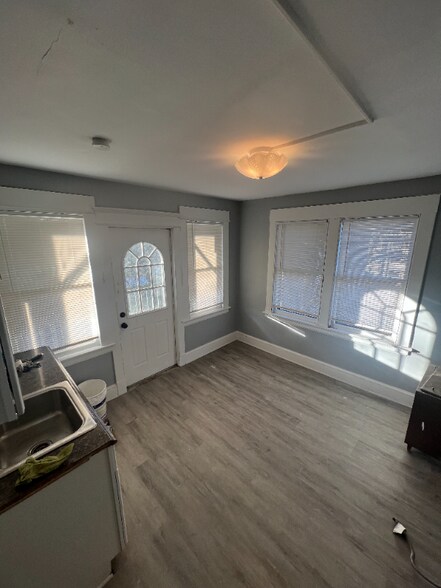 Building Photo - 64 Fairmount St